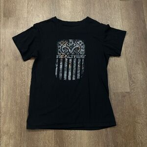 Realtree Black and Gray Logo T-Shirt. Size medium